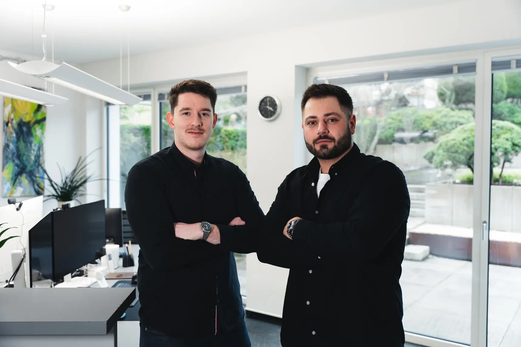 Lukas Bost und Jason Anders, Geschäftsführer der Entegra GmbH